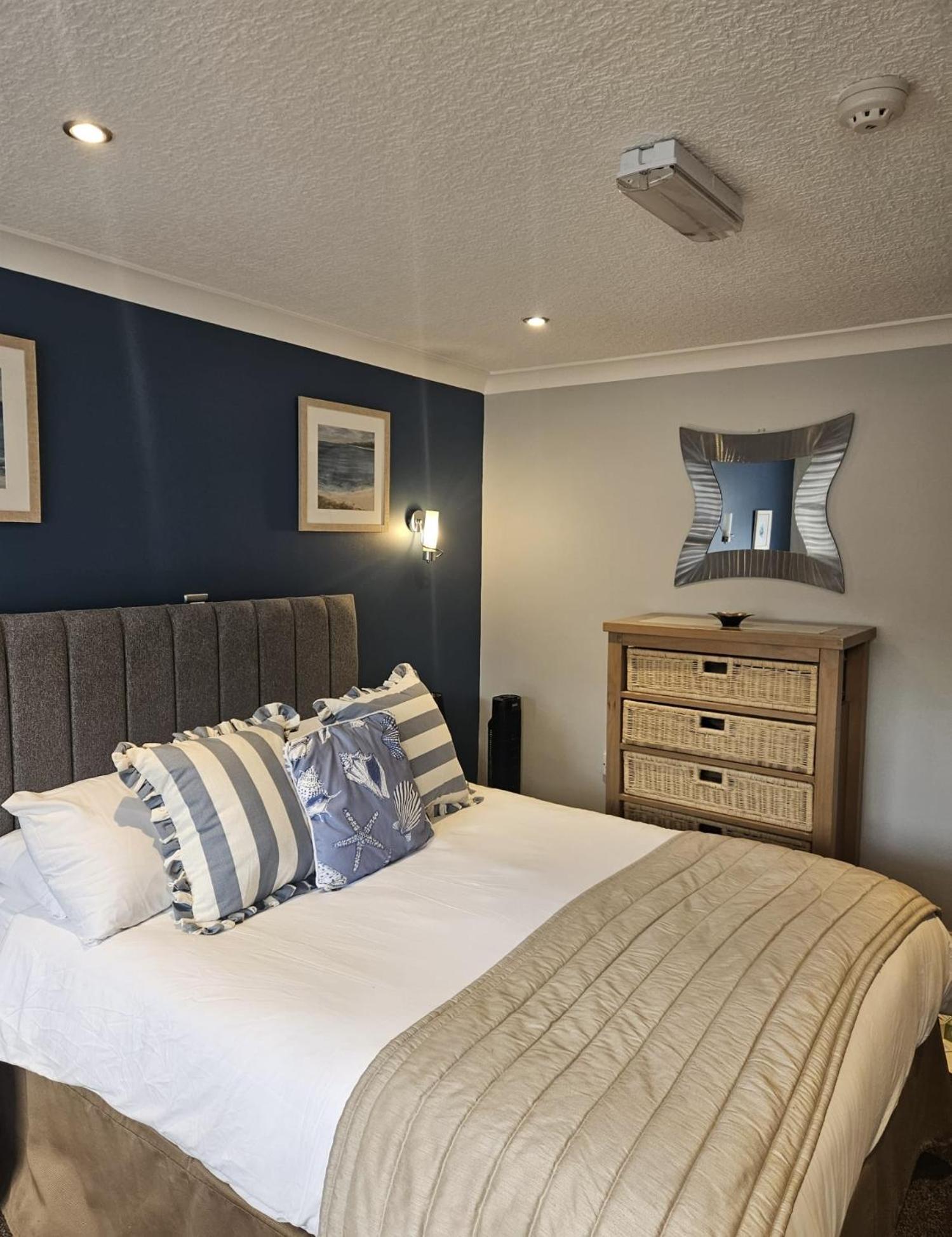 Salt On The Harbour Bed & Breakfast *